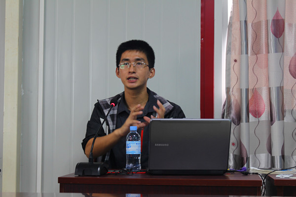刘斌清博士在授课.jpg