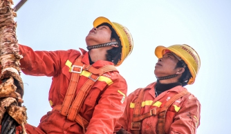 广西pg电子游戏“百年风华 交透风范”天下交通运输摄影大赛参赛作品—— 筑虹群像